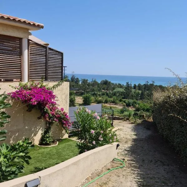 Casa Peppina - Chez Tonio et Sylvie, hotel v destinaci Sari Solenzara
