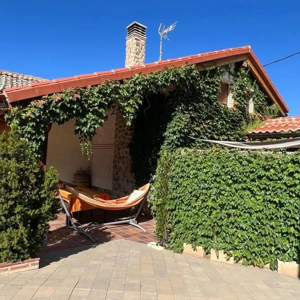 Casa Rural "Hazanas" Adanero, hotel in Adanero