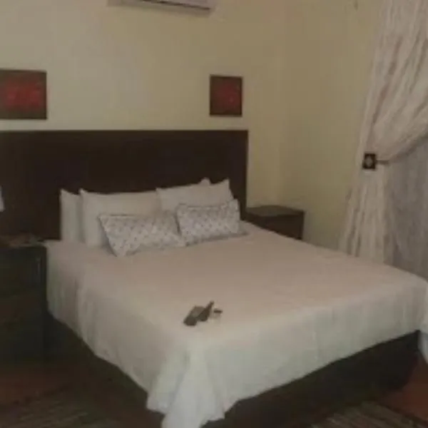 SHARONS GUESTHOUSE, hotel in Mogwase
