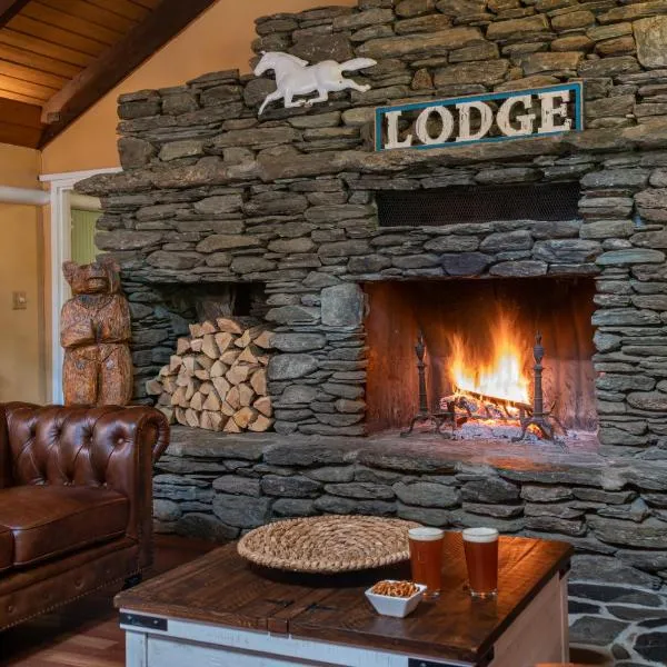 White Horse Lodge, hotel in Warren