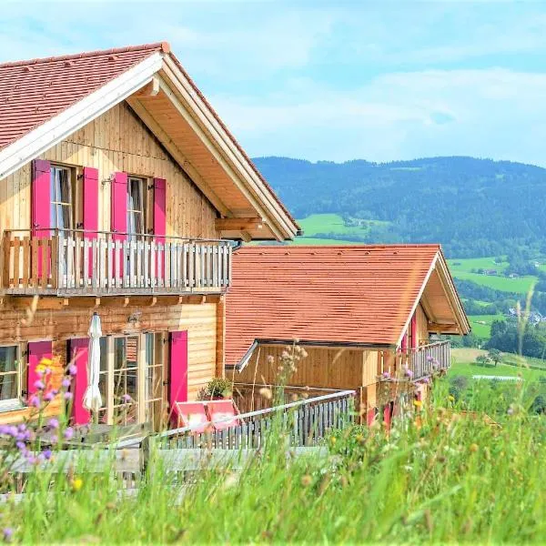 Ferienhaus mit Panoramaausblick und Sauna - 3 SZ, hotel in Pöllauberg