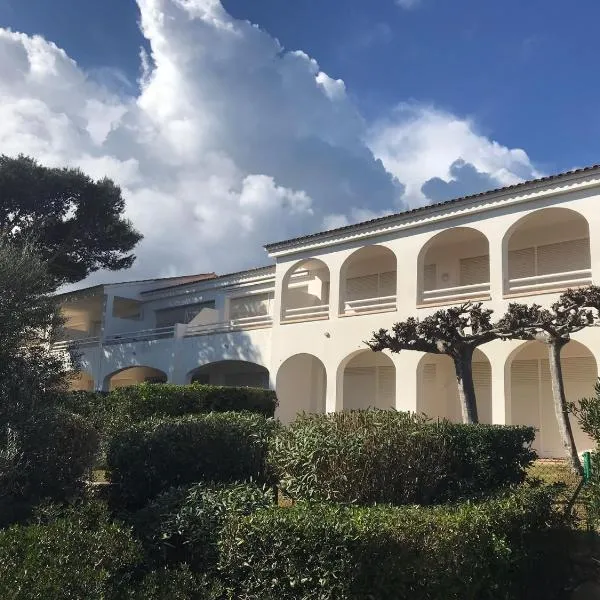 Coves Noves Nice apartment of 75 m2 10 minutes walk from the beach of Arenal d'en Castell, hotel in Es Mercadal