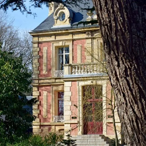 Chambres d'Hôtes Le Clos des Marronniers, готель у місті Douvres-la-Délivrande