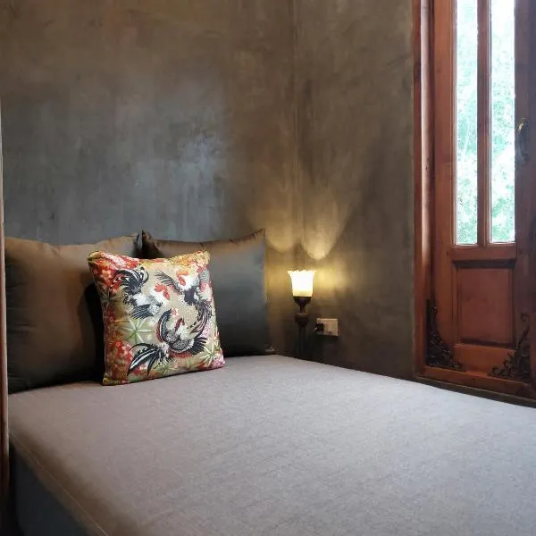Reun Sroyraya Boutique Home เรือนสร้อยระย้าบูทิค, hotel a Ban Kok Sai