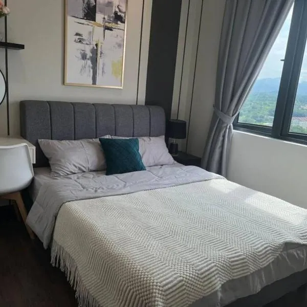 Attractive 3 Bedroom Condo with Pool-D Raudhah Homestay, hotel in Kajang