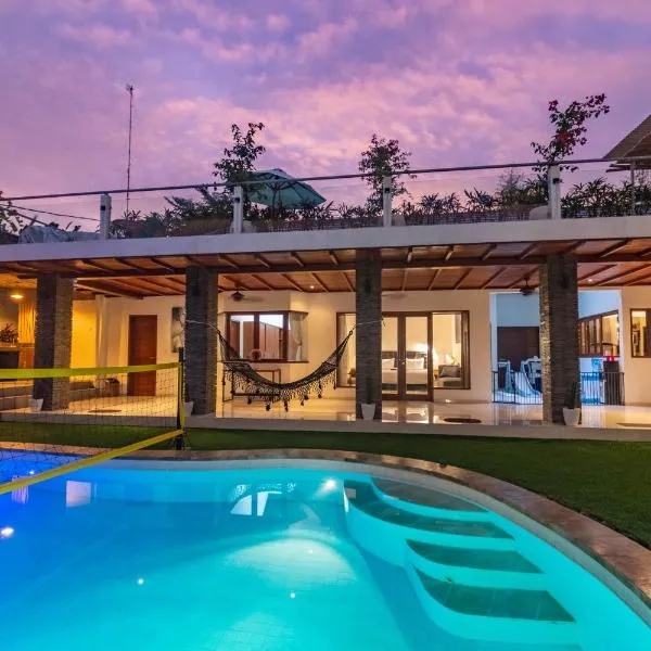 Luxury 5BR Villa with Private Pool & Rooftop Lounge, hotel di Seminyak