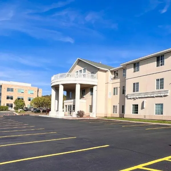 MainStay Suites Madison Airport, hotel i Token Creek