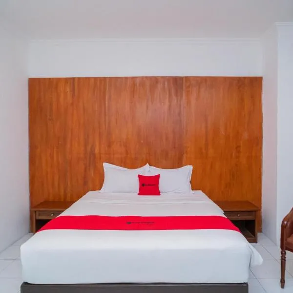 RedDoorz Plus at Hotel Surya Solo, hotel di Solo