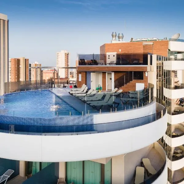 Hotel Gold Arcos 4 Sup - Built in May 2022、ベニドルムのホテル