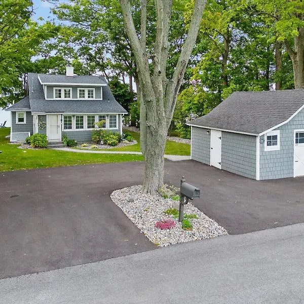 Beautiful Waterfront House in Owasco Lake, hotel in Auburn