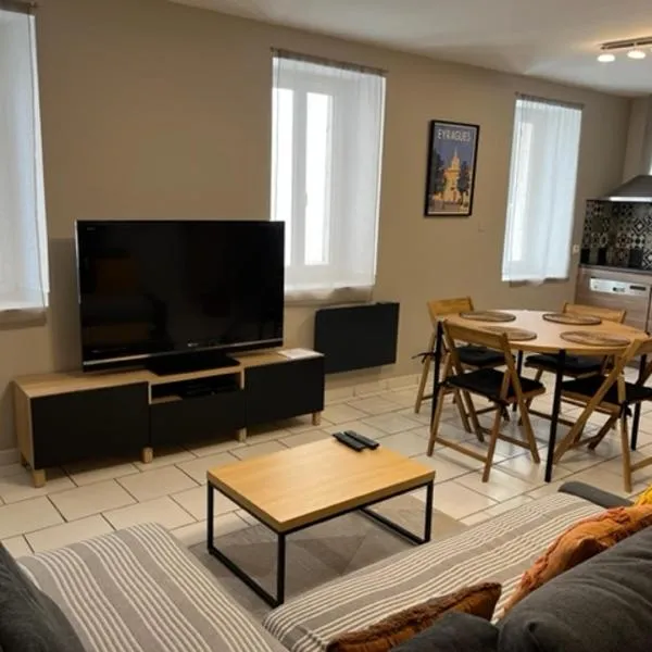 bel appartement 2 chambres au coeur du village, hotel in Eyragues