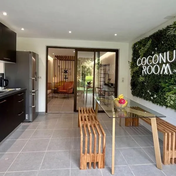 Coconut Room - Entre mer et forêt avec piscine، فندق في Camp de Rémire