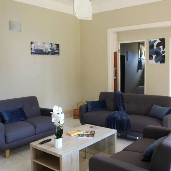 Beautiful Home in Houghton, hotel in Johannesburg