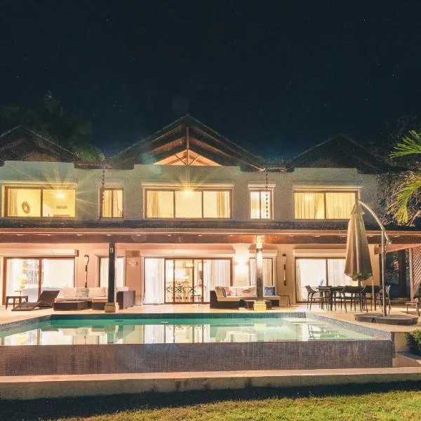 Luxurious Villa at Puerto Bahia with Great Views, hótel í Los Guineos Perdidos