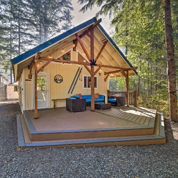 Wandering Elk Cabin Retreat with Golf Access!, hotel i Packwood