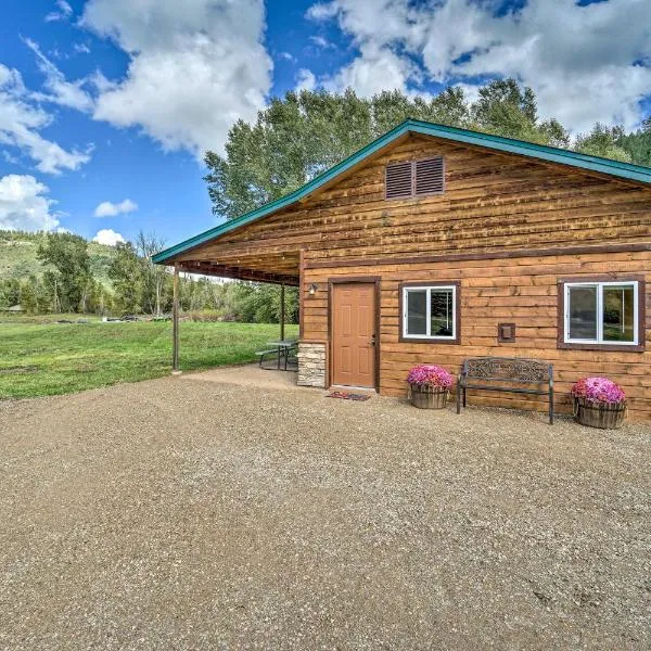 Serene Dolores Cabin with Patio and River Access!, hotel v destinaci Dolores