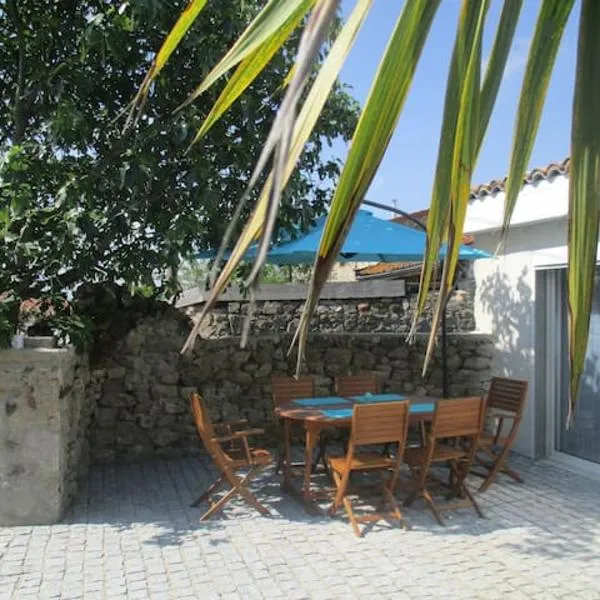 La p'tite maison du Chateau, hotel v destinaci Éclassan