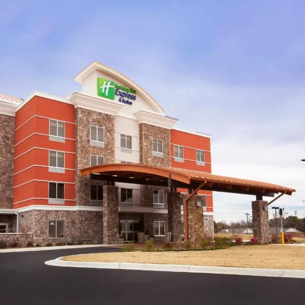 Holiday Inn Express Hotel & Suites Hot Springs, an IHG Hotel، فندق في هوت سبرنغز