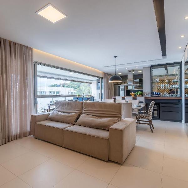 Luxuoso Apartamento em Cond. com Piscina e Lazer