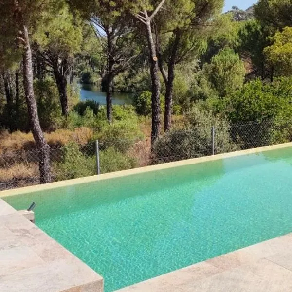 CABAÑA DE MADERA JUNTO AL LAGO LAS JARAS, hotel v destinaci Córdoba