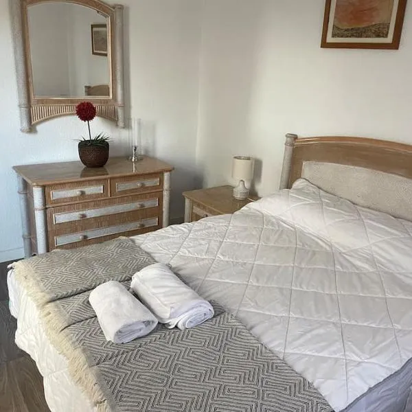 Precioso ático con terraza en centro de Alicante, hotel in Alicante