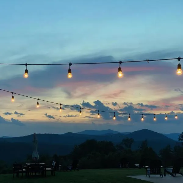 A Suite with a View + Wine, hotel v destinaci Mount Airy