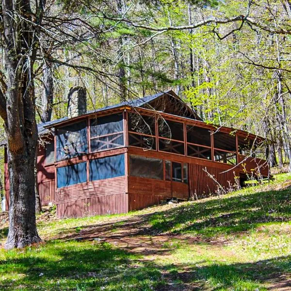 Deer Hill Camp, hotel v destinaci Moultonborough