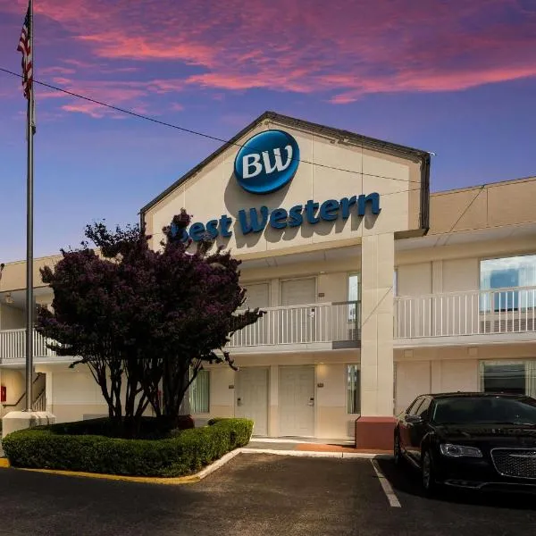 Best Western University Inn、Northportのホテル