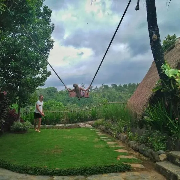 Eco Hut by Valley and 7 Waterfalls, hotel em Ambengan