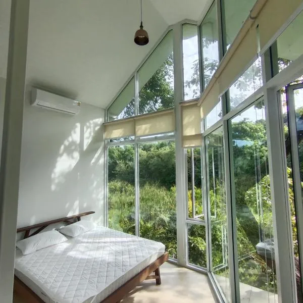 Royal mountain view (วิวเขาหลวง), hotel v destinaci Ratchaburi