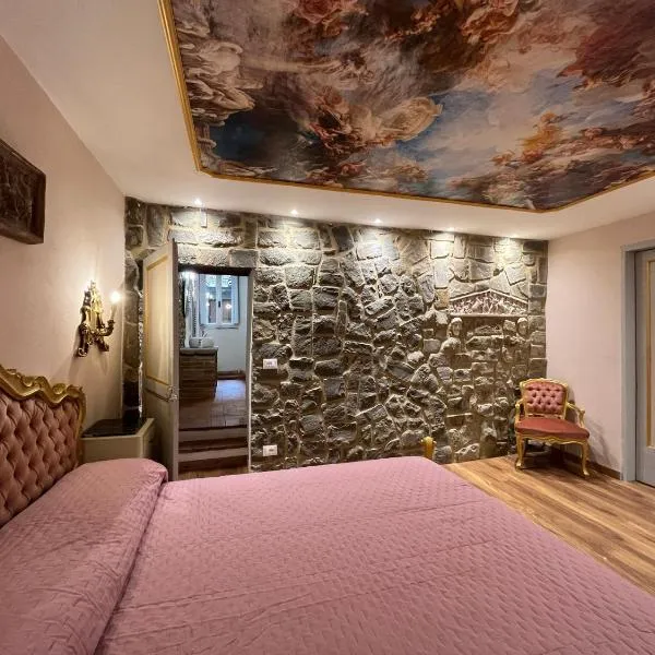 CORTONA SUITE - THE HOUSE WITH WELL and THE FRESCOS PALACE, hotel v destinácii Cortona