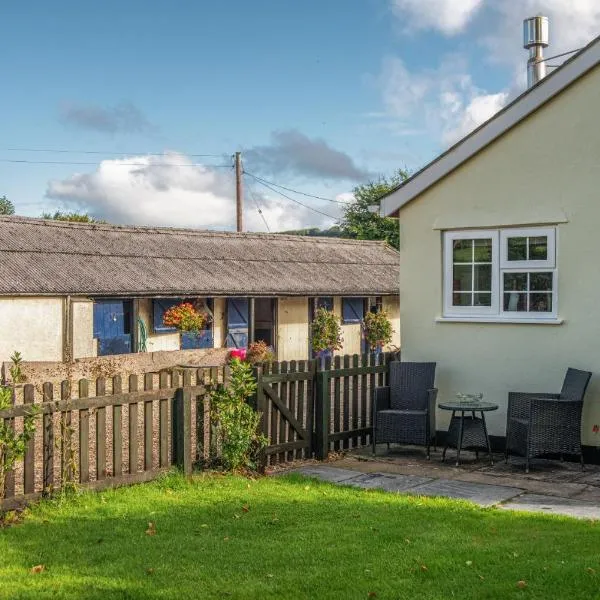 Monks Cleeve Bungalow, hotel in Exford