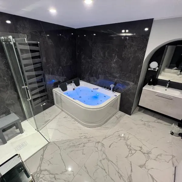 Le Porte luxury apartment, hotel in Aosta