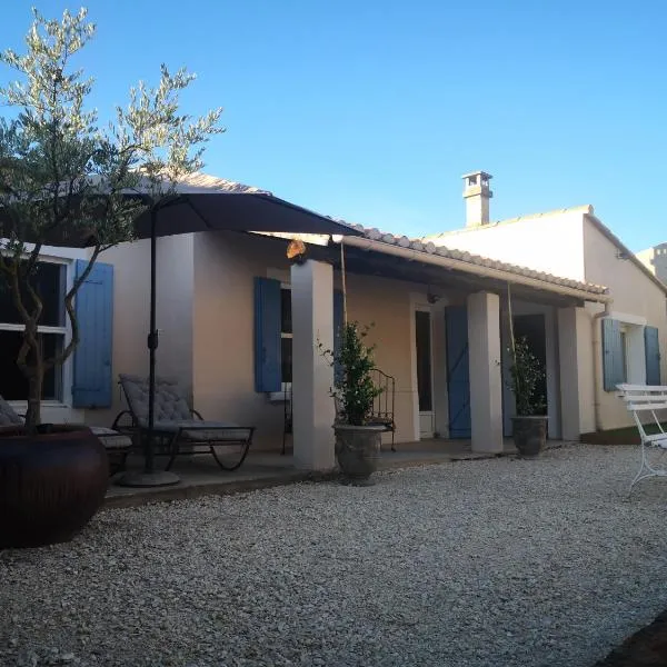 Gîte paisible aux pieds des Alpilles, parking privé, hotel v destinaci Saint-Rémy-de-Provence