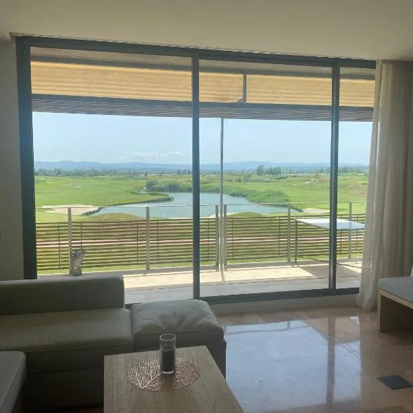Moderno apartamento en Empordà Golf, hotel en Gualta