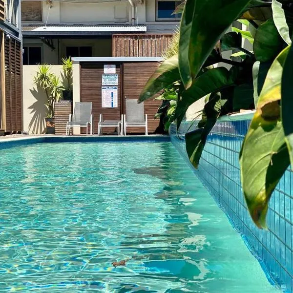 Poolside Apartment In Central Byron, hotel a Byron Bay