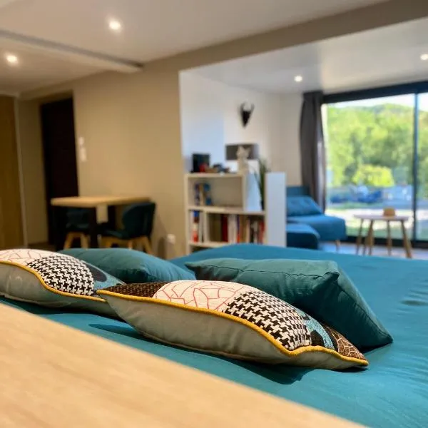 220 Le Studio, hotel v destinaci Pradons