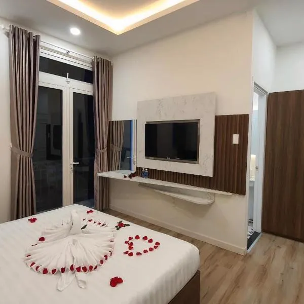 The White Delux Hotel