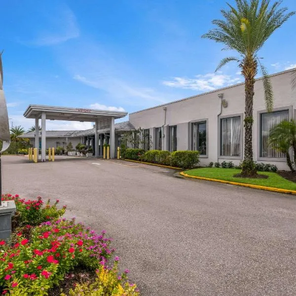 Clarion Inn & Suites Across From Universal Orlando Resort, hôtel à Orlando