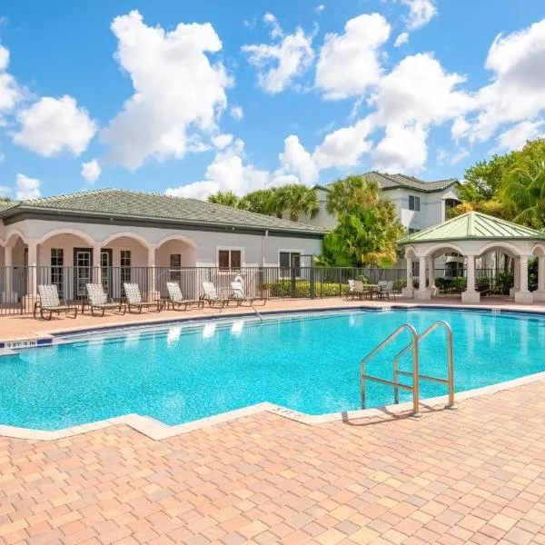 Bright and Modern Apartments at Palm Trace Landings in South Florida, hotel in Davie