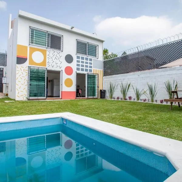 Casa con alberca privada y jardin, hotel en Jantetelco