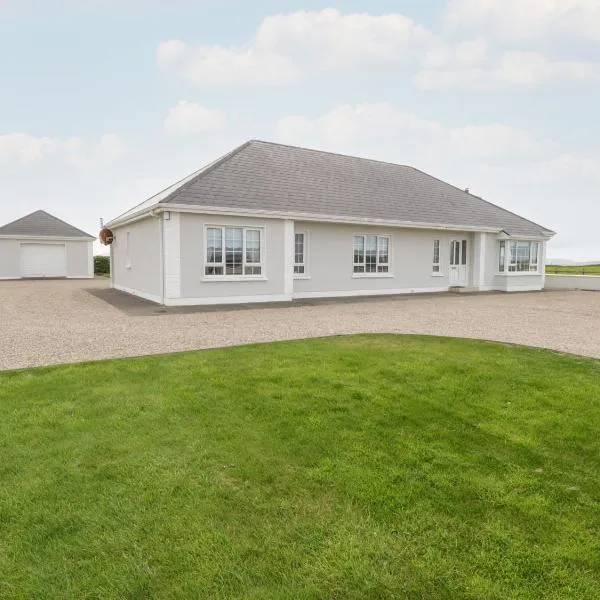 Shraigh Beach, hotel in Belmullet
