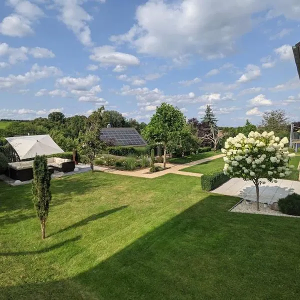 Schöne Wohnung mit Terrasse & Blick ins Grüne, hotel in Dormettingen
