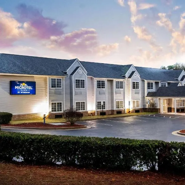 Microtel Inn & Suites by Wyndham Southern Pines Pinehurst โรงแรมในAberdeen