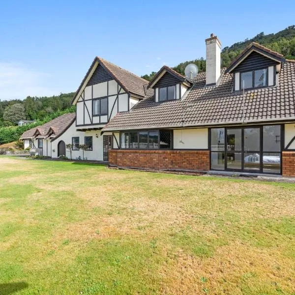 skyline mountain view Lodge up to 16 people, hotel v destinaci Rotorua