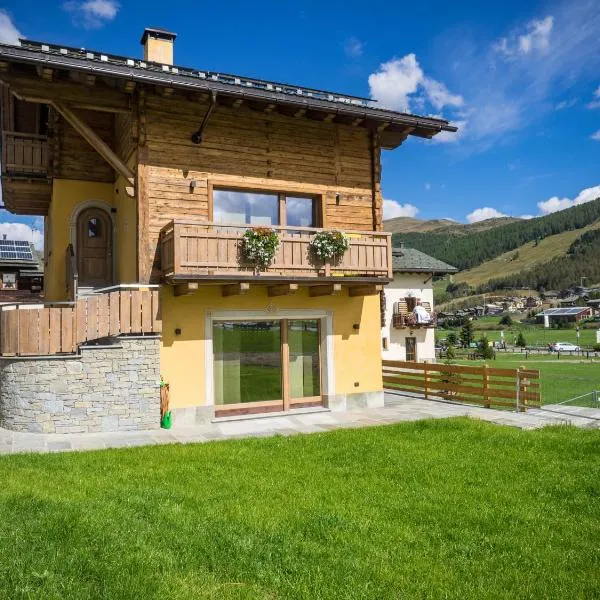 Chalet 4 Stagioni - AlpineEscape, khách sạn ở Livigno