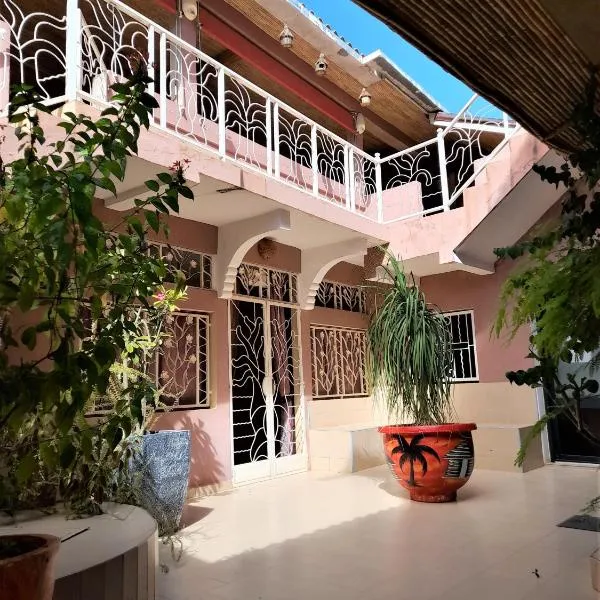 Auberge Le Baobab – hotel w mieście Saly Portudal