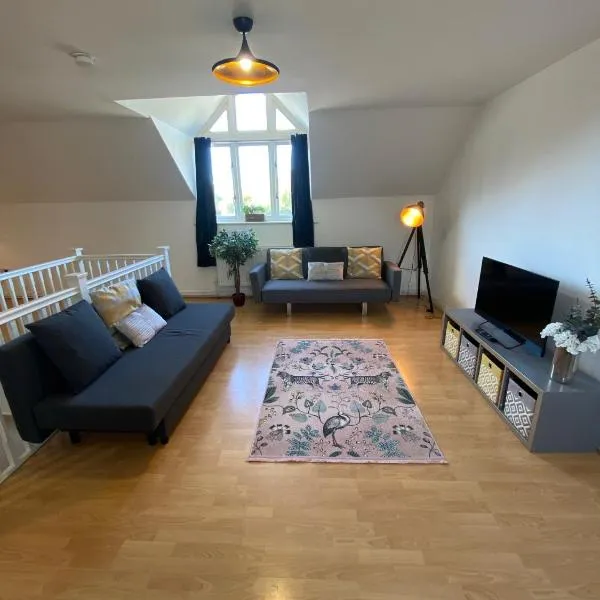 Modern Spacious Flat In Ipswich - Sleeps 6 - Parking, hótel í Freston