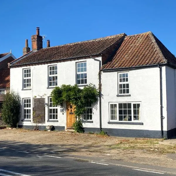 Carlton Cottage Country Retreat - Perfect for Ipswich - Aldeburgh - Southwold - Thorpeness - Sizewell B - Sizewell C - Sleeps 13, hotel in Saxtead