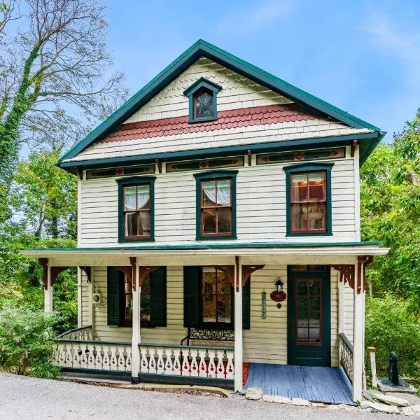 Enchanting Cottage, Center of Historic Downtown!, hotel di Brunswick